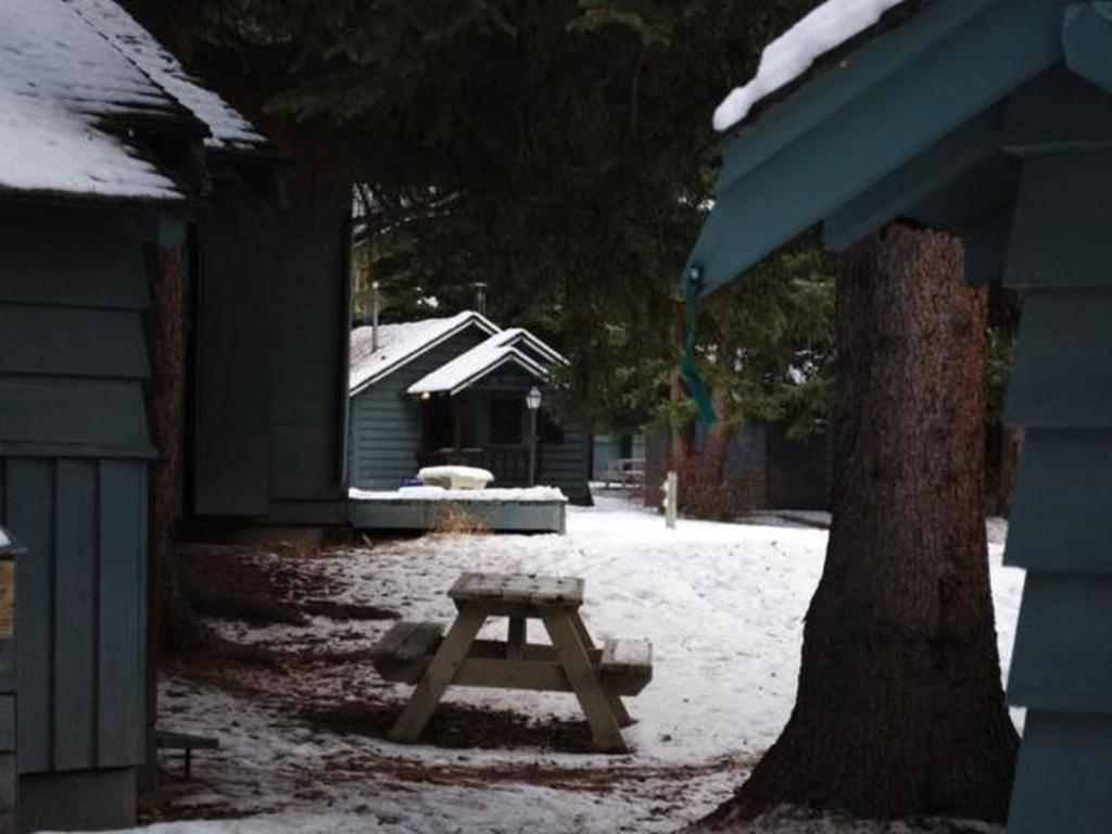 Rundle Chalets photo