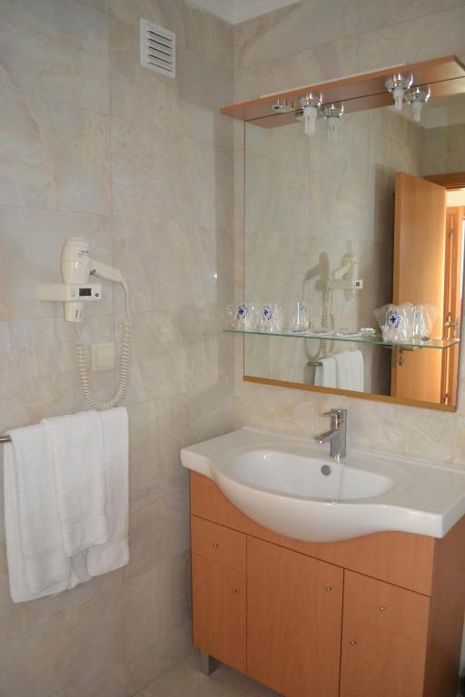 Bathroom, Arenilha Guest House in Vila Real de Santo Antonio