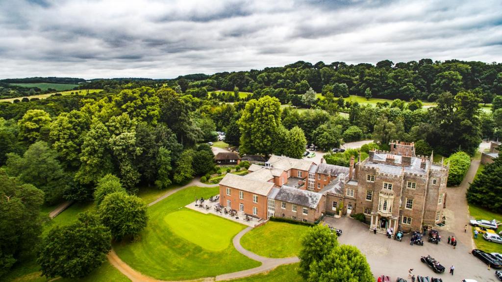 Donnington Grove photo