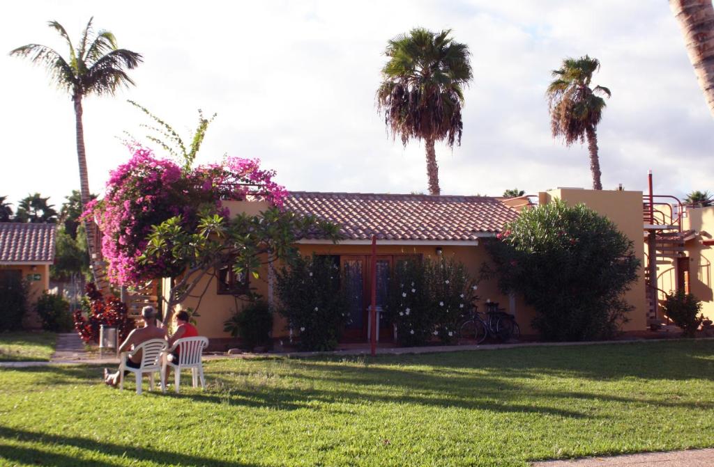 Bungalows Parque Bali con AIRE ACONDICIONADO — Hotel building in Maspalomas, Canary Islands