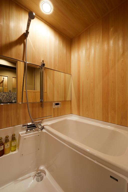 Shower, Rinn Yasaka Kodaiji in Kyoto