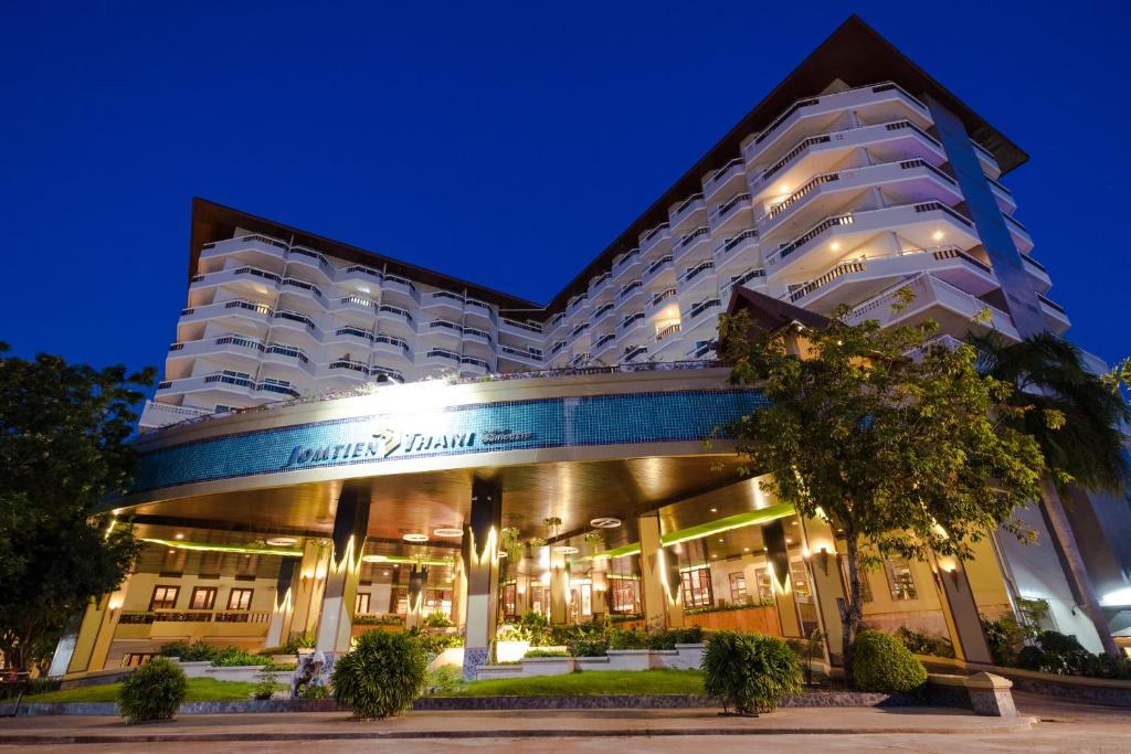 Entrance, Jomtien Thani Hotel in Pattaya