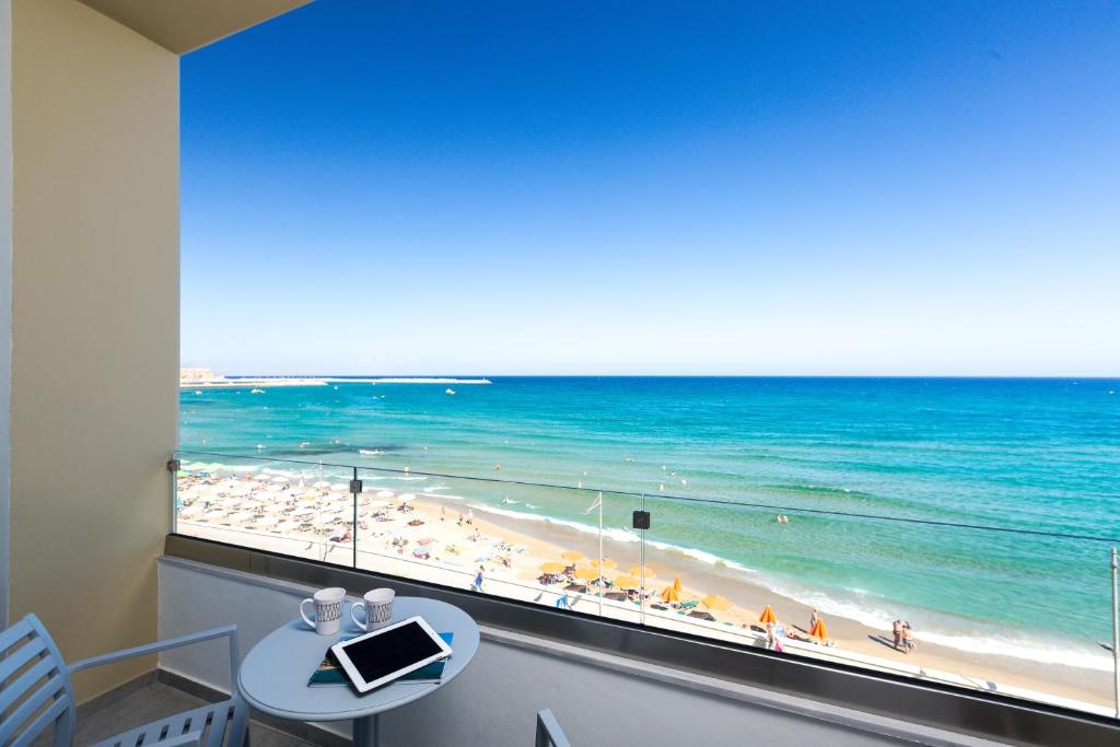 Meltemi Coast Suites バルコニー/テラス