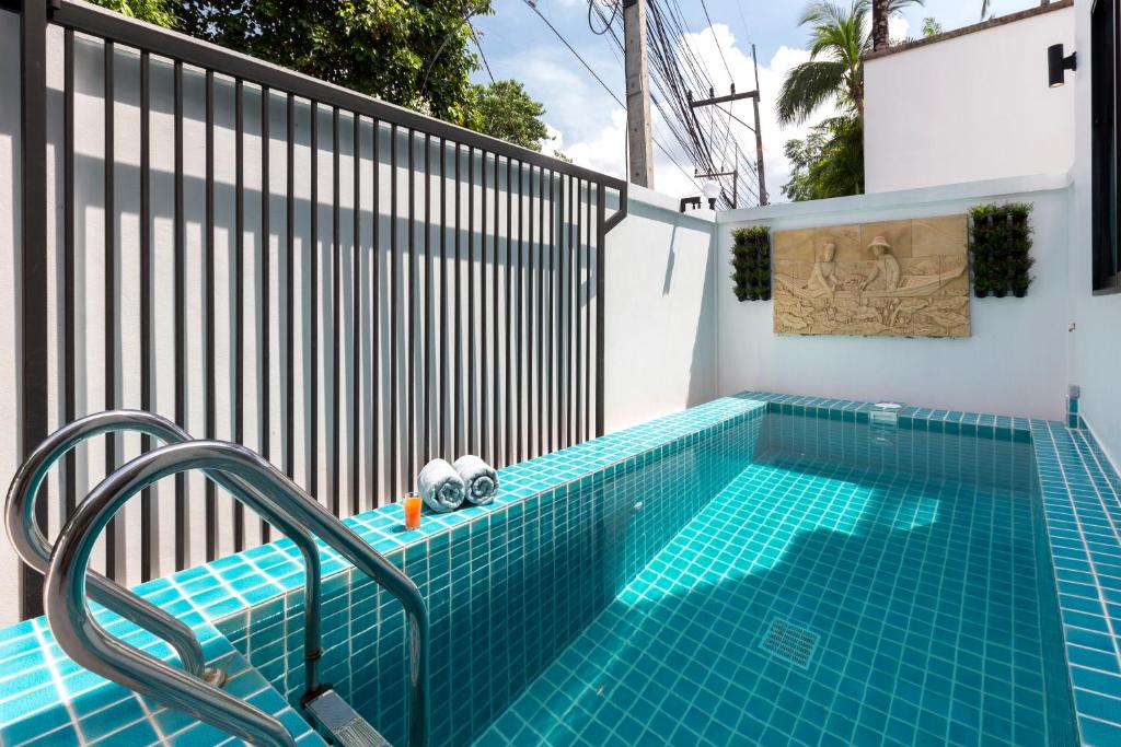 Kamala Beach House - 1 min walk to beach photo