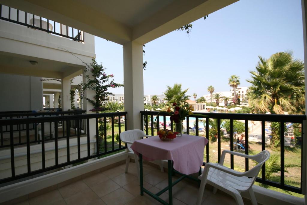 Tigaki Beach Hotel — Hotel building in Tigaki, South Aegean