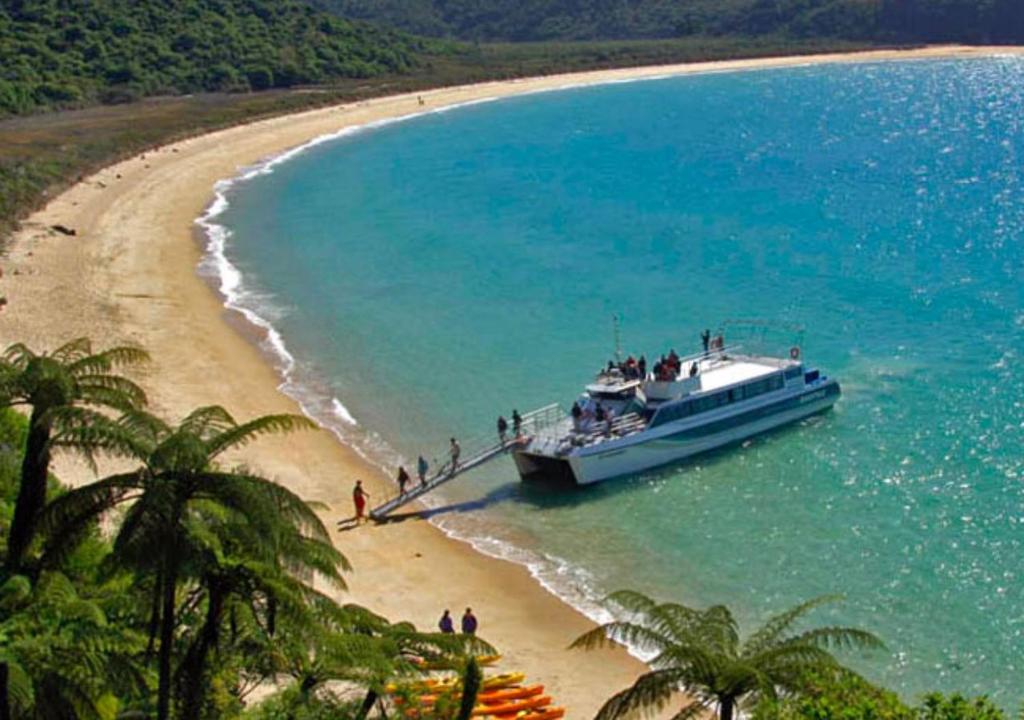 Awaroa Lodge photo