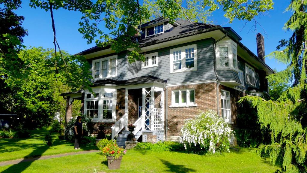The Captain's House heritage bed &amp; breakfast — Hotel in Midland (ON)