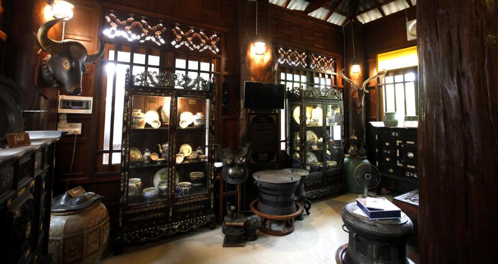 Exterior view, Baanthep Antique Homestay in Phrae
