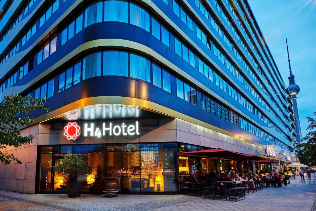 H2 Hotel Berlin Alexanderplatz Berlin Book Your Hotel With Viamichelin