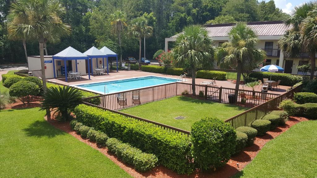 Days Inn by Wyndham Jacksonville Airport photo