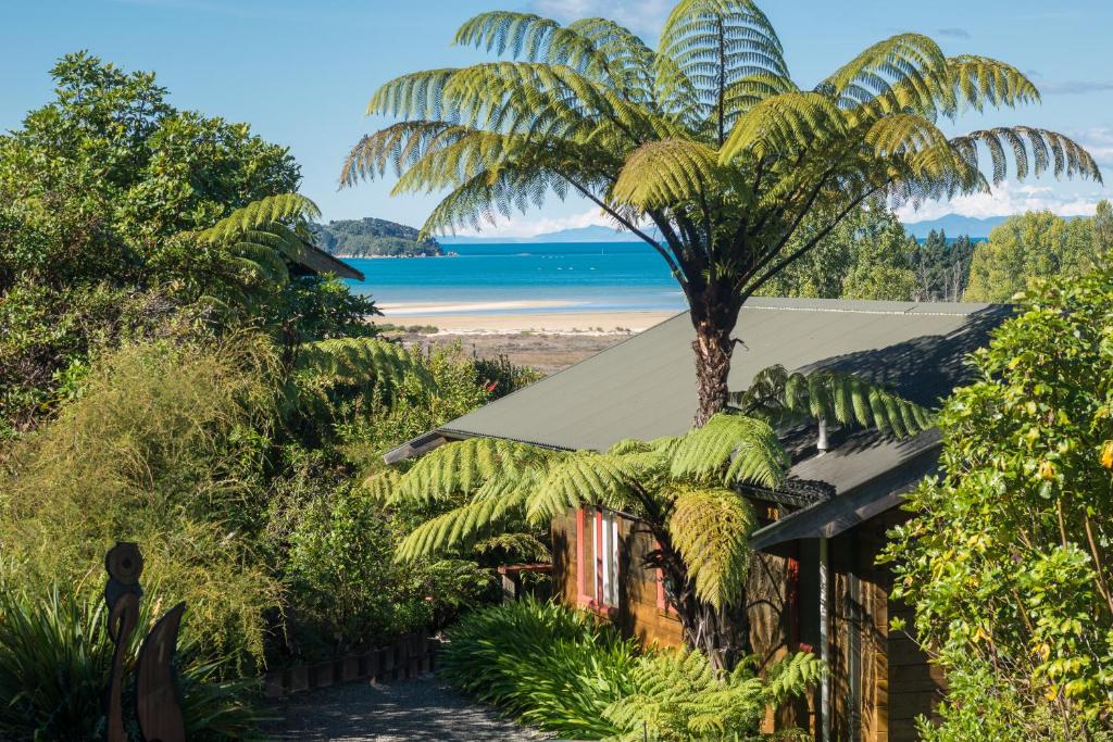 Ocean View Chalets — Hotel in Marahau
