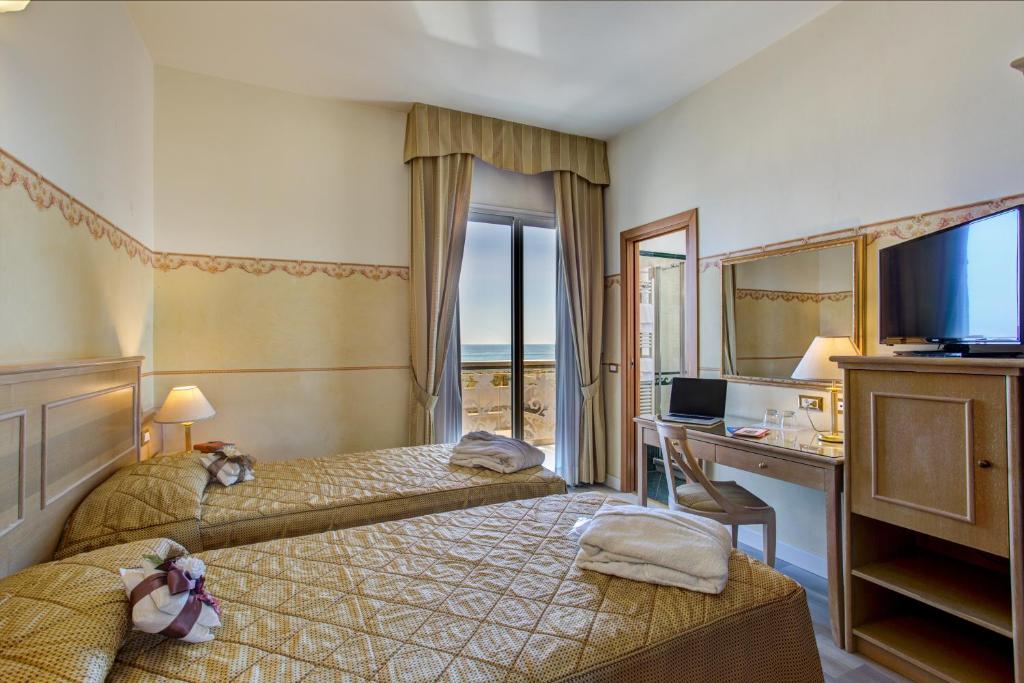 Hotel Byron - 4