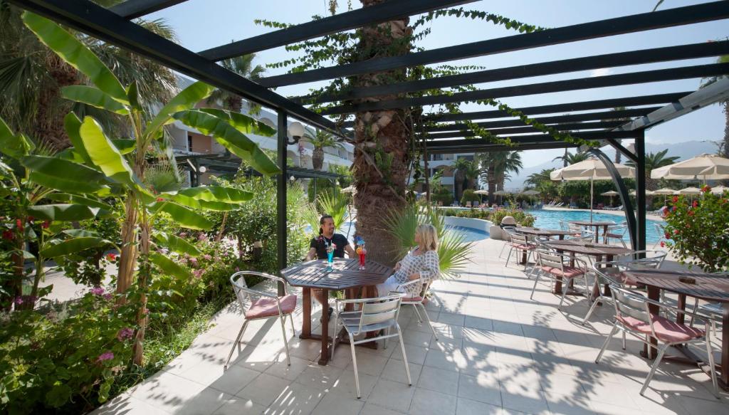 Tigaki Beach Hotel — Restaurant & bars in Tigaki, South Aegean