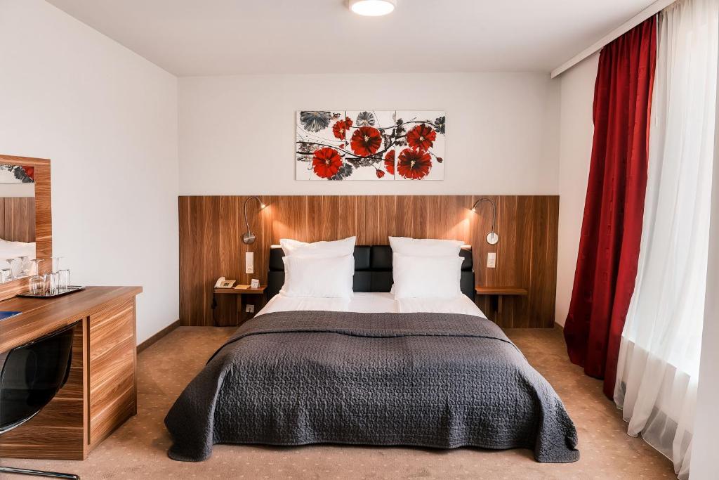 Hotel President photo
