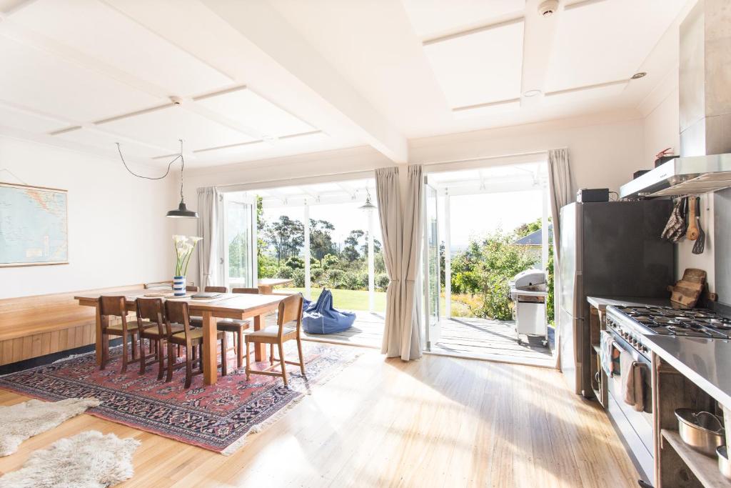 Shared lounge/TV area