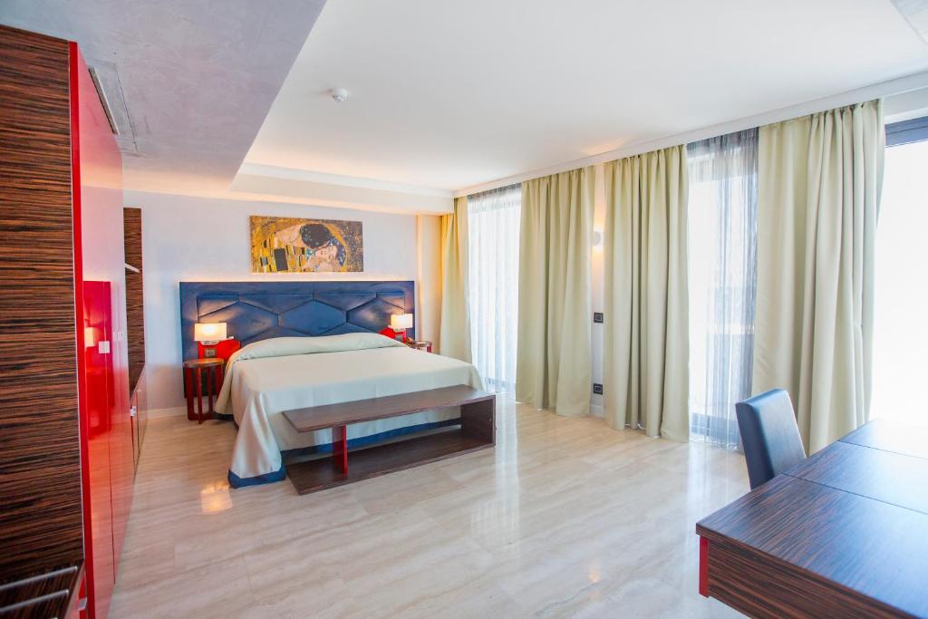 Victoria Palace Cefalù — Hotel rooms in Cefalù, Sicily
