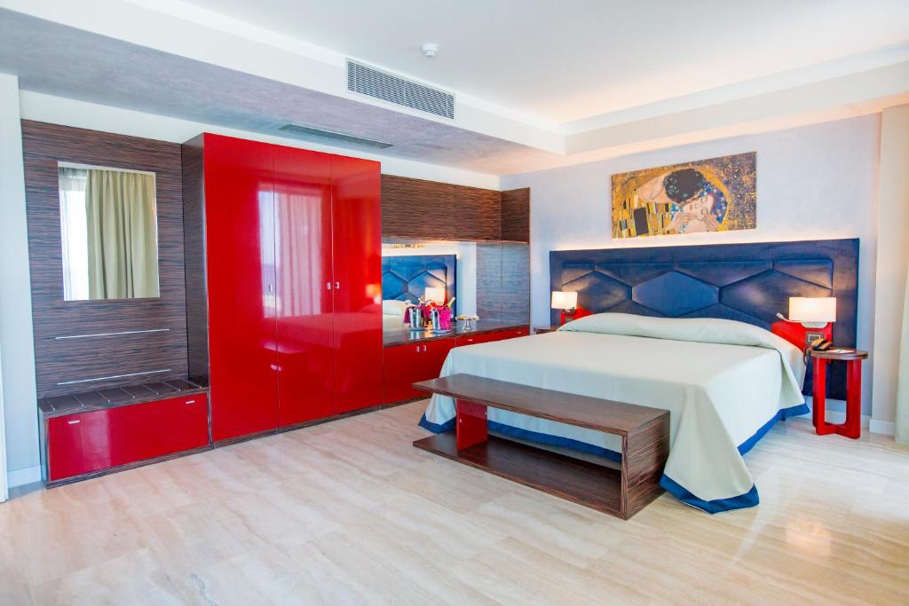 Victoria Palace Cefalù — Hotel rooms in Cefalù, Sicily
