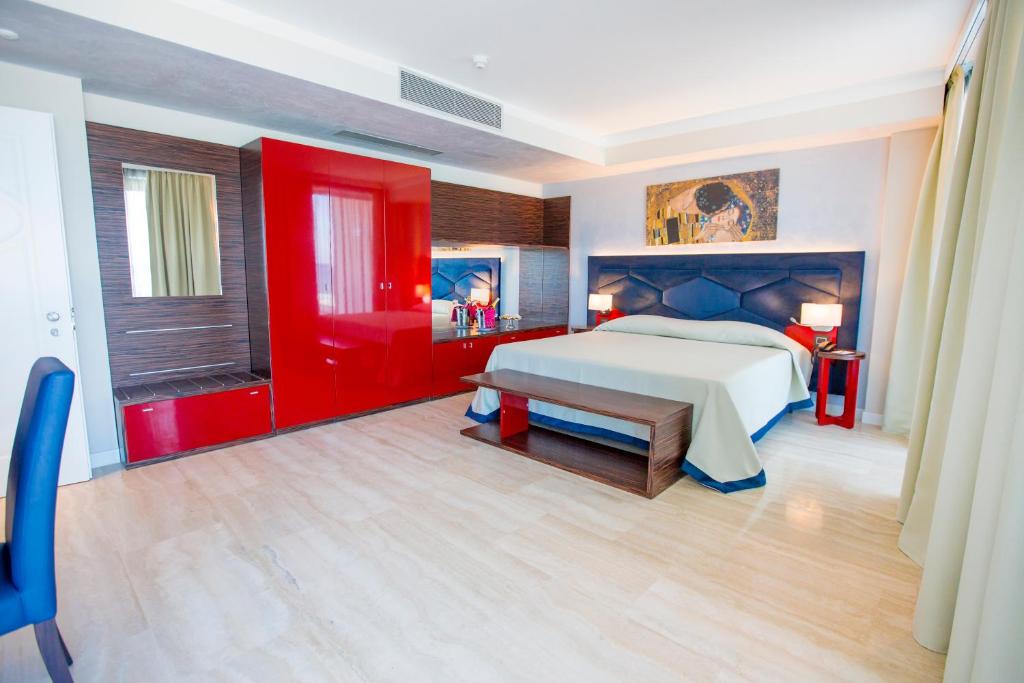 Victoria Palace Cefalù — Hotel rooms in Cefalù, Sicily