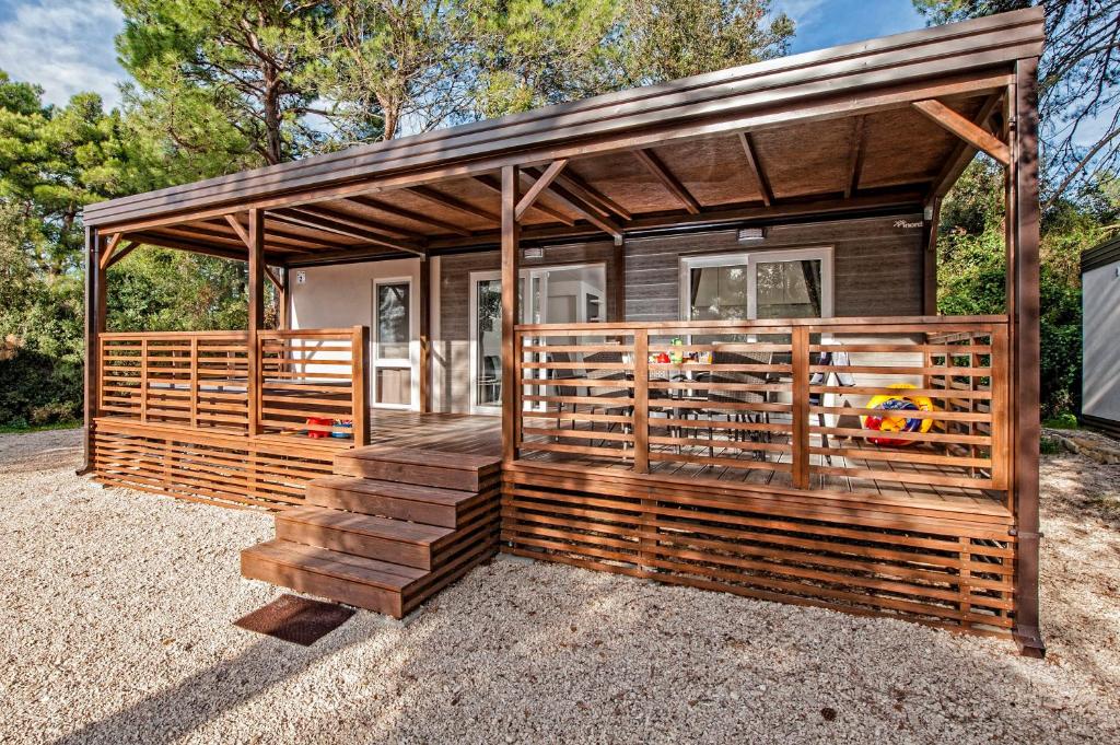 Campsite Porton Biondi Mobile Homes Mediteran — Hotel in Rovinj