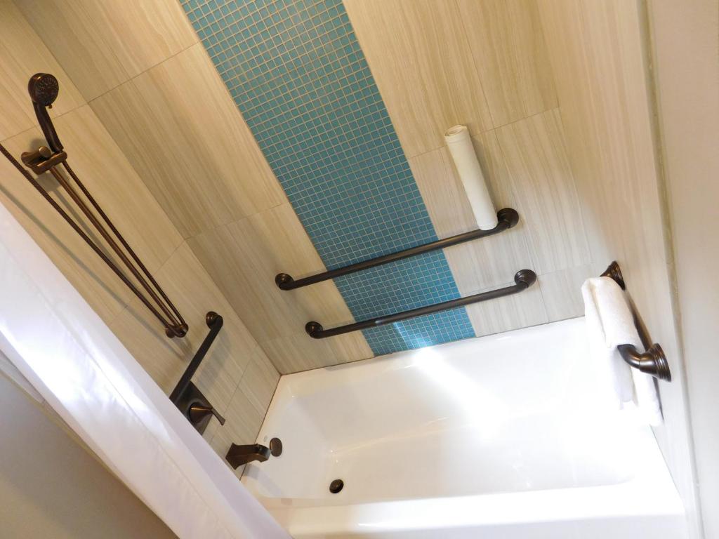 Wave Street Inn photo