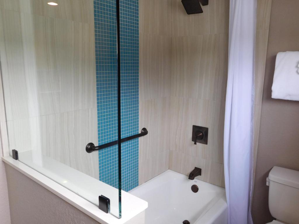 Wave Street Inn photo