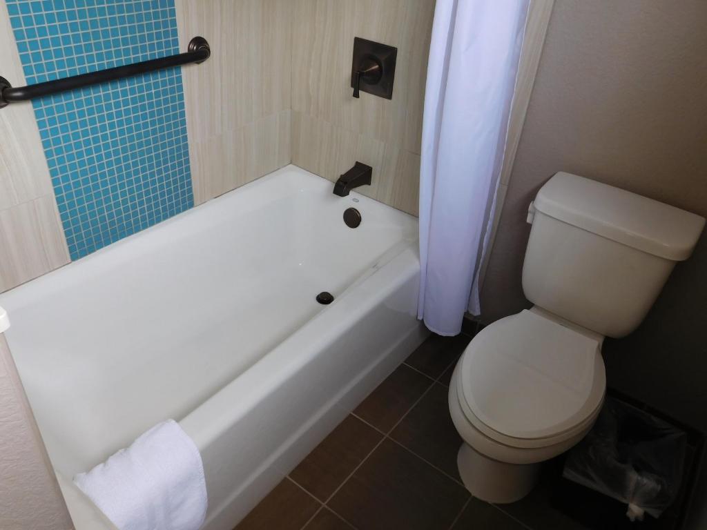 Wave Street Inn photo