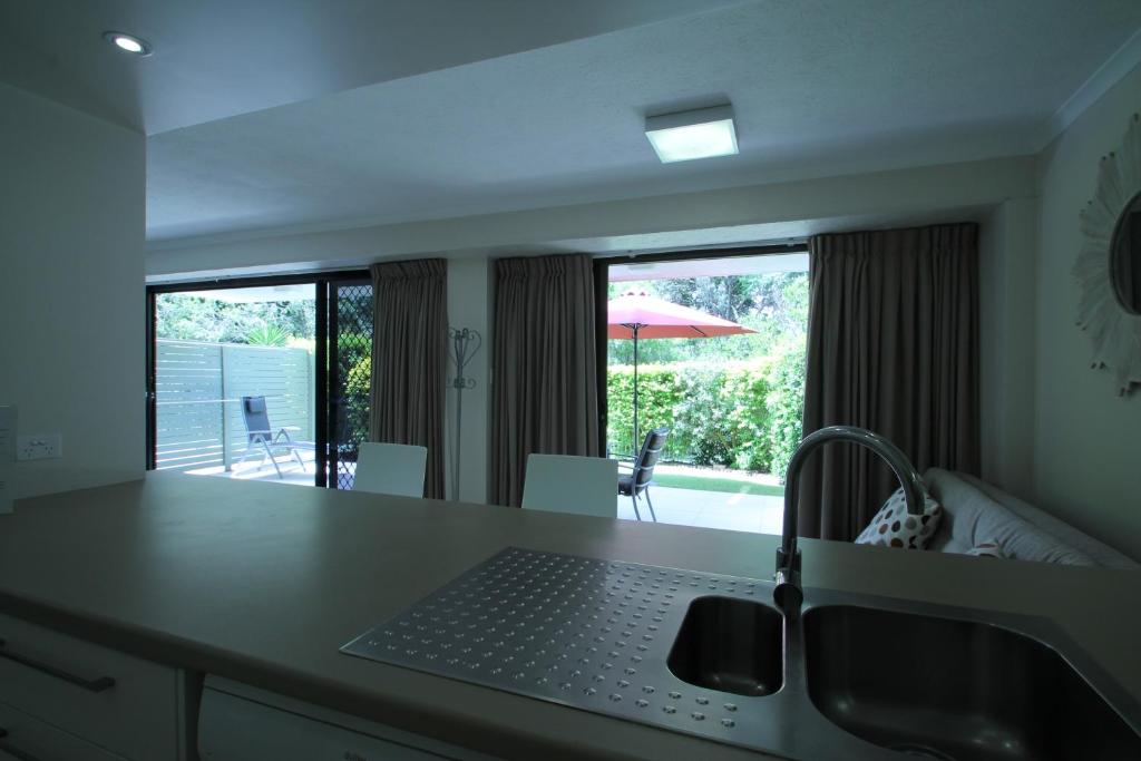 La Mer Holiday Apartments — Hotel in Sunshine Coast