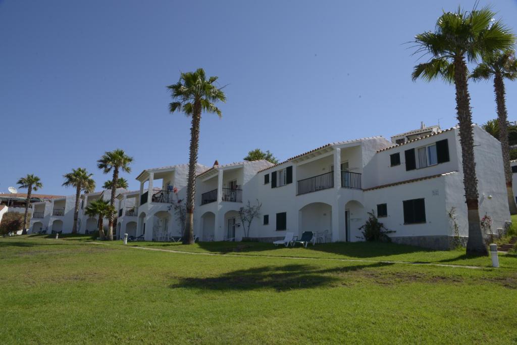 TRH Tirant Playa — Hotel building in Fornells, Balearic Islands