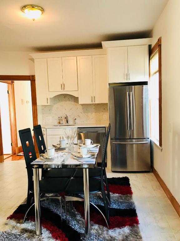 Kitchen, Boston Lodge and Suites in Boston (MA)