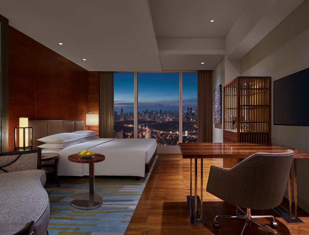 Grand Hyatt Manila, Manila