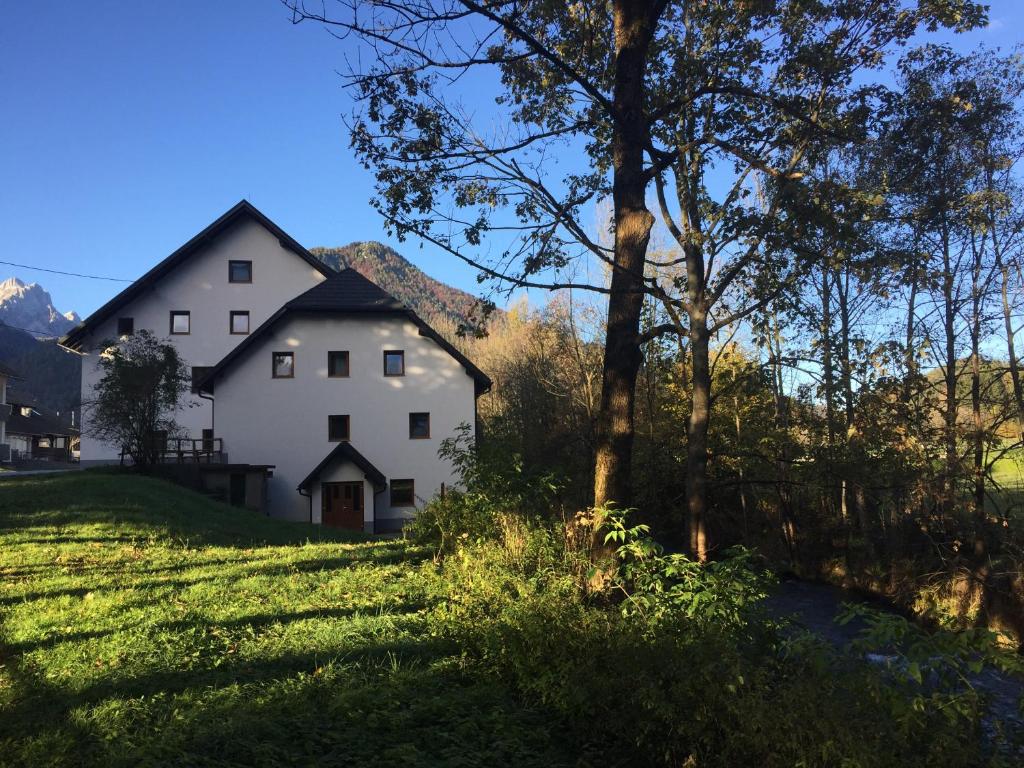 Youth Hostel Nika — Hotel in Kranjska Gora