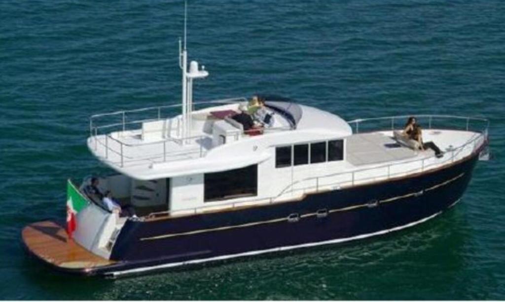 Mg Rent Yacht — Hotel in Catania
