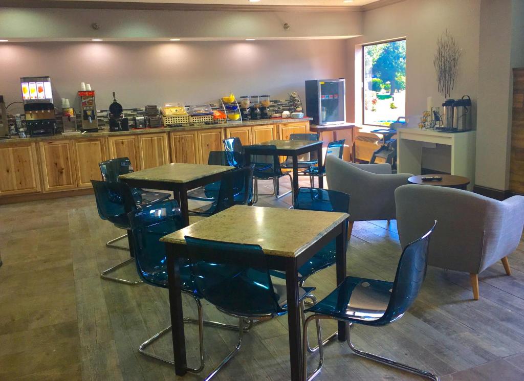 Baymont By Wyndham O'fallon St. Louis Area Photo 14