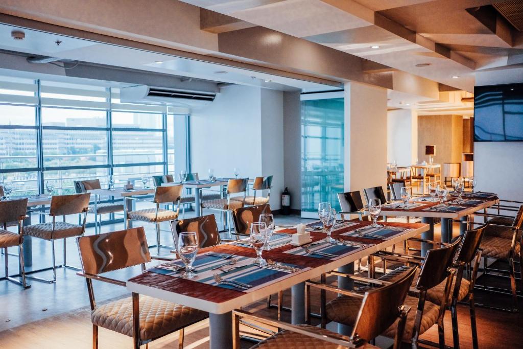 Food and beverages, TRYP by Wyndham Mall of Asia Manila in Manila