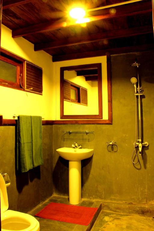 Rowinrich Cottages photo