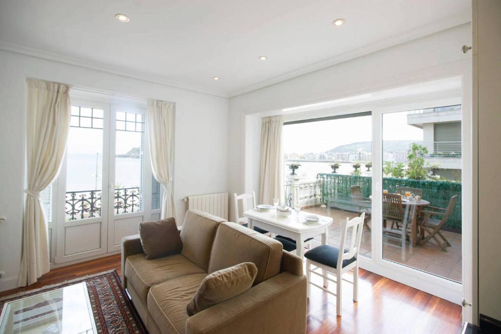 BREATHTAKING TERRACE VIEWS in luxury apartment - by www,SanSebastianApartments,es - 3