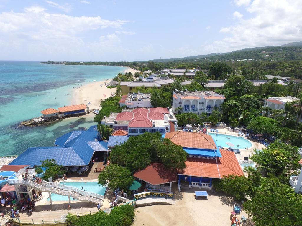 Franklyn D. Resort & Spa — Beach in Runaway Bay