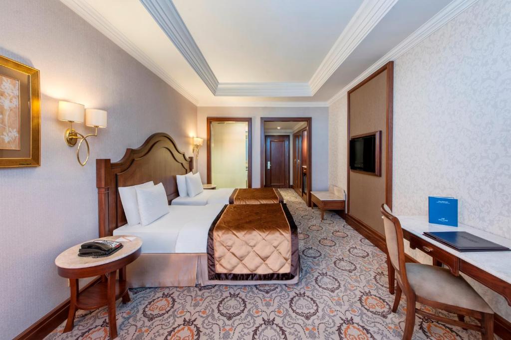 โรงแรมอีไลท์ เวิร์ล แวน (Elite World Van Hotel)