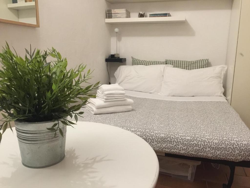 Small Navona Studio - 2