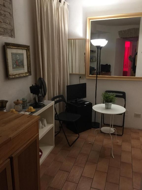 Small Navona Studio - 4
