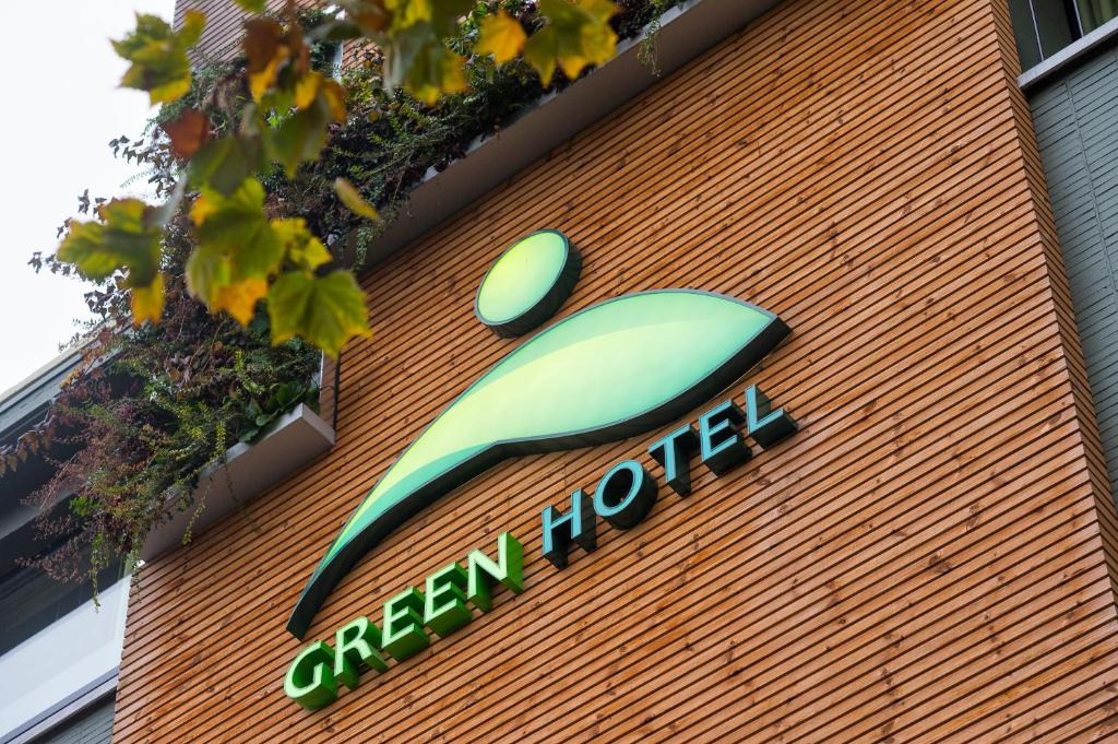 Green Hotel photo