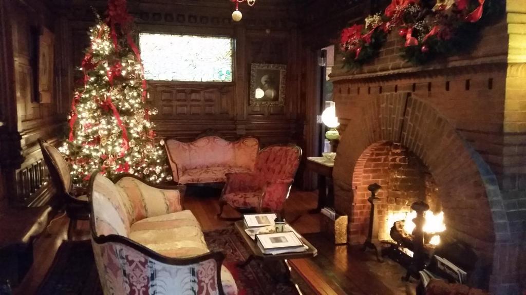 Cedar Crest Inn photo
