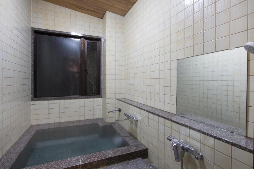 Hot spring bath