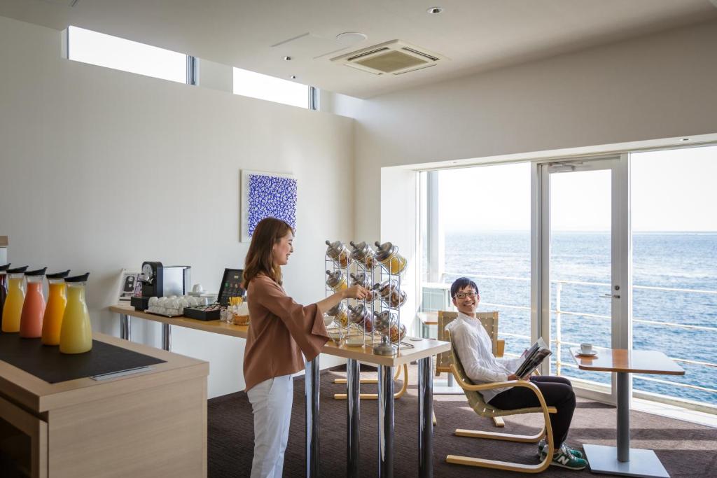 Shared lounge/TV area