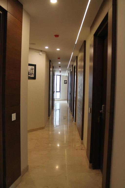 Hotel Maple Grand photo