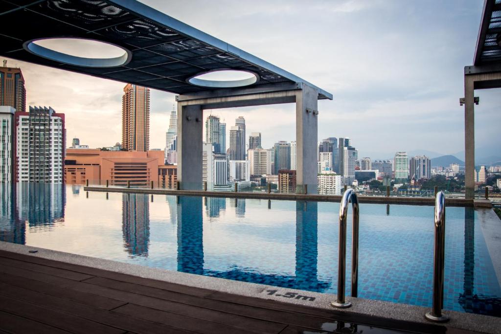 Swimming pool, D'Majestic Place by Widebed in Kuala Lumpur