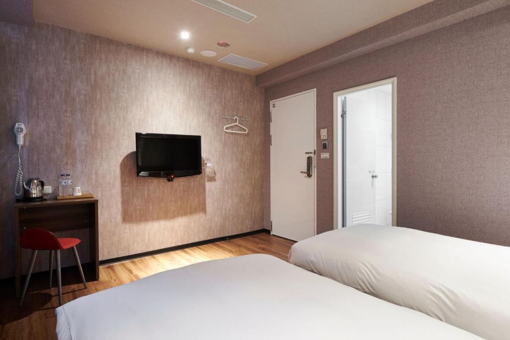 Hotel Room 4