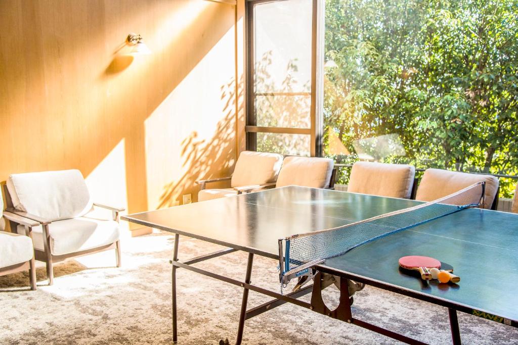 Shared lounge/TV area