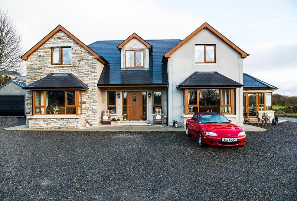 Cherrytree House B&B, hotel di Moville