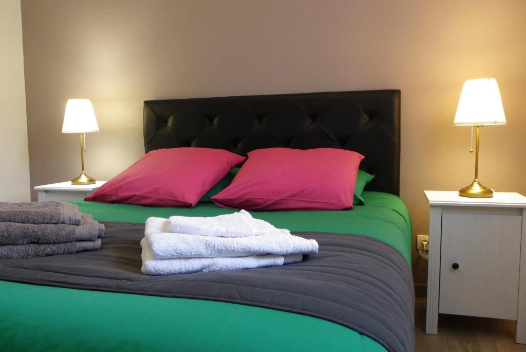 L'ESTRAN, 4 kms des plages, port, GR 34 et 2 h 15 Paris LGV